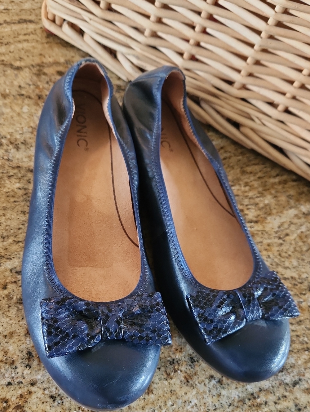 Vionic sz 10 Zelda blue bow leather ballet flats